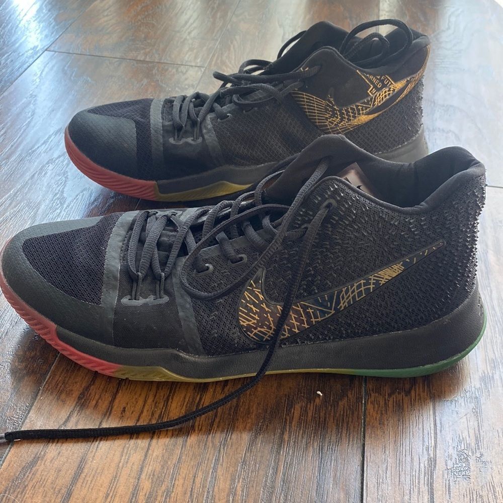 Kyrie 3 Black Gradient Rainbow size 11 in EUC rainbow soles great condition